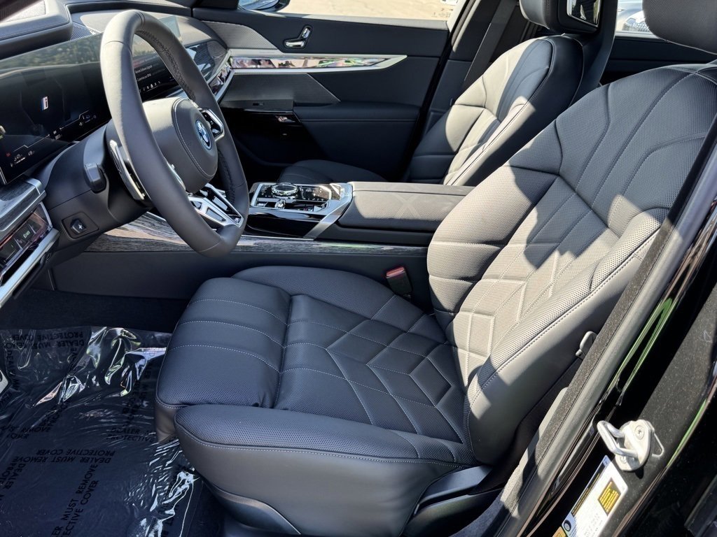 New 2025 BMW 750e xDrive w/ Premium Package image 15