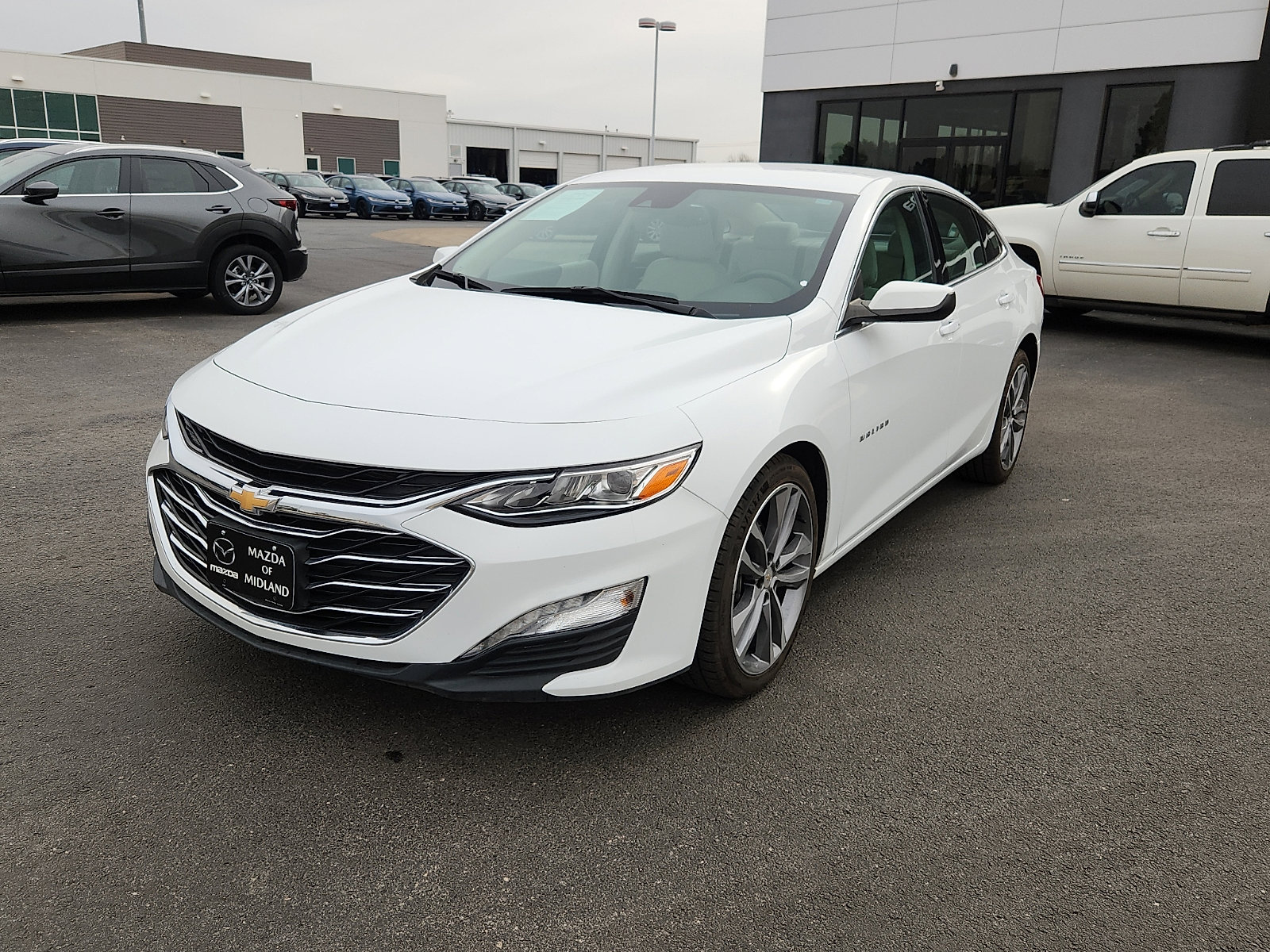 Used 2024 Chevrolet Malibu LT FWD image 3
