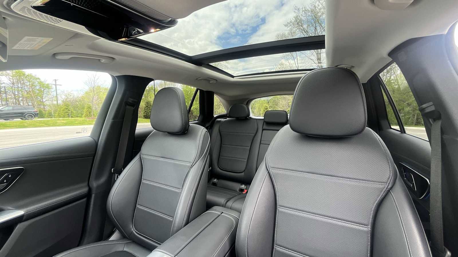 Used 2023 Mercedes-Benz GLC 300 4MATIC image 9