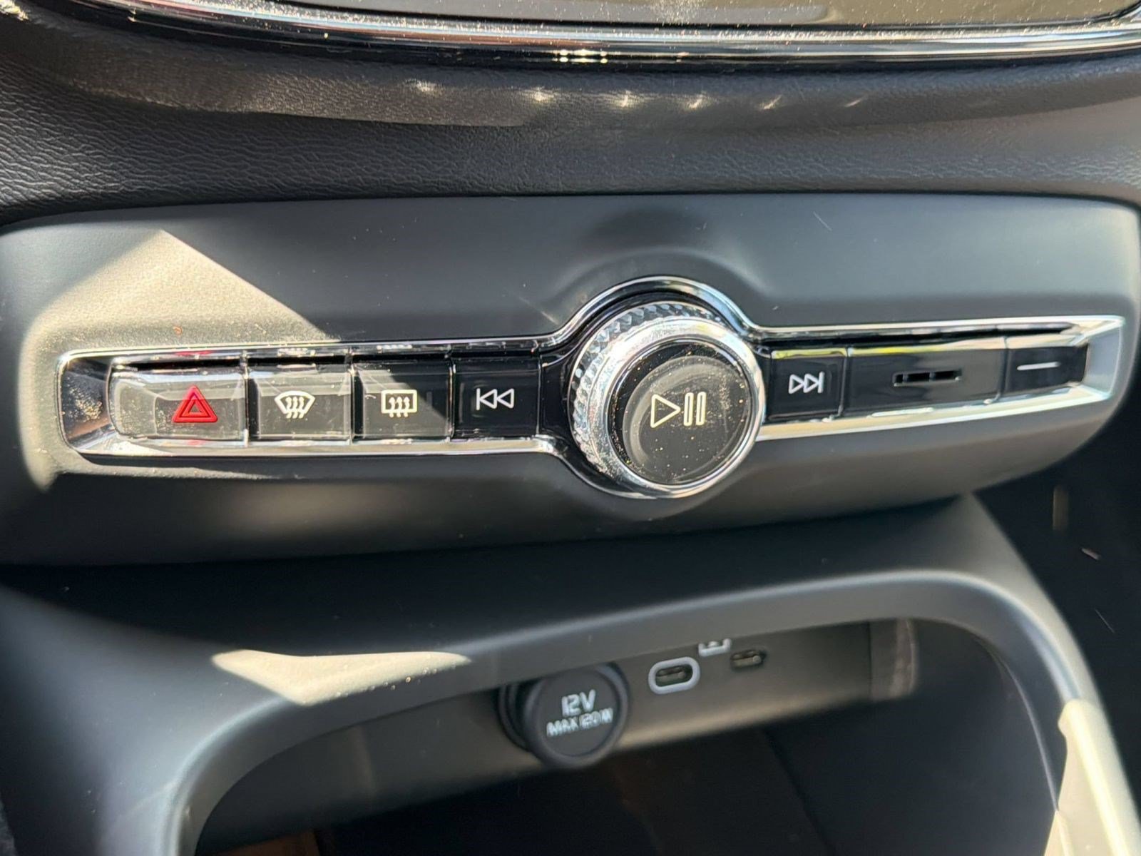 New 2026 Volvo XC40 B5 Plus w/ Climate Package AWD/4WD image 16