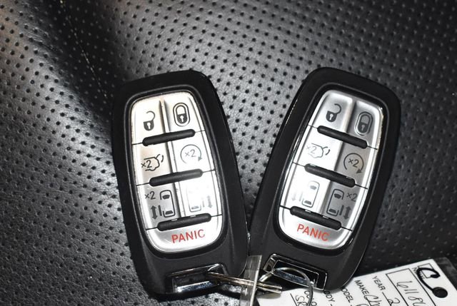 Certified 2025 Chrysler Pacifica Limited image 22