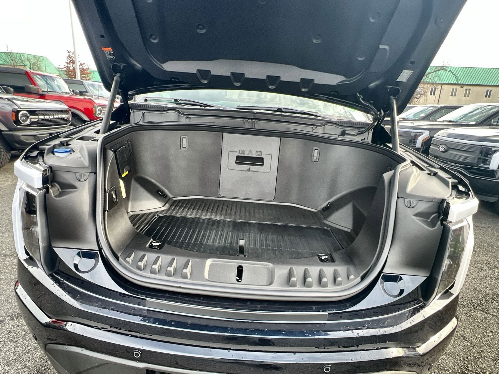 New 2025 Ford F150 Lightning Lariat image 28