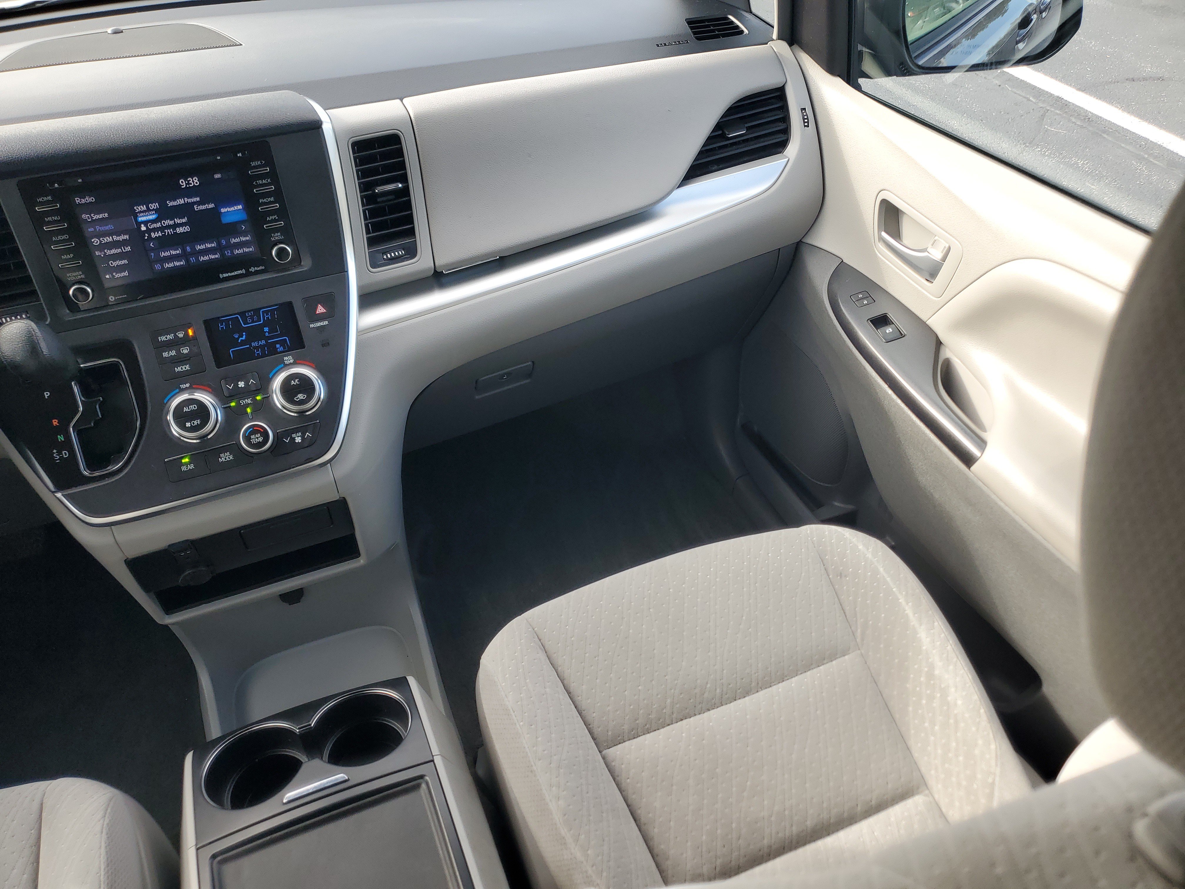 Certified 2019 Toyota Sienna LE FWD image 16