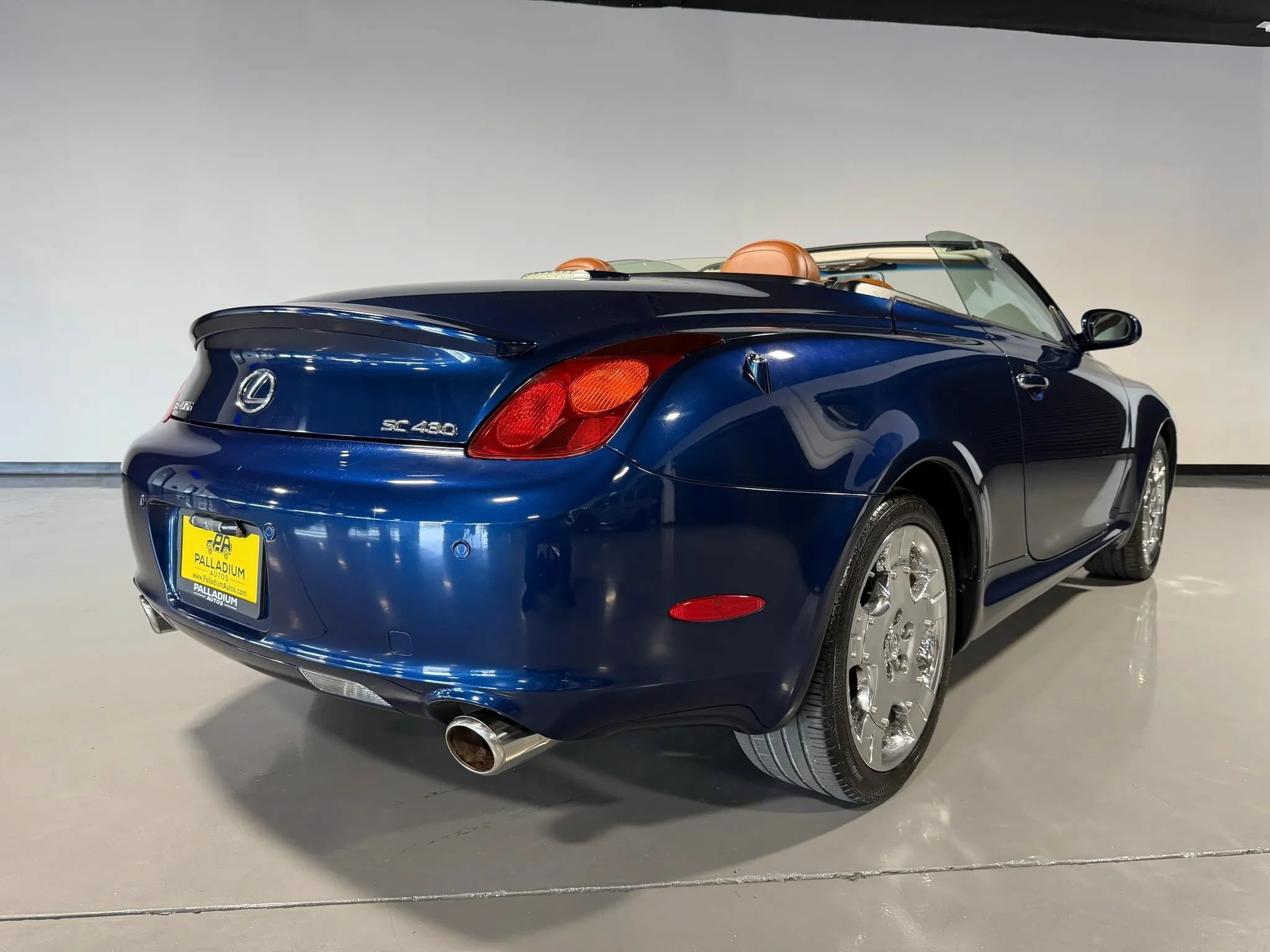 Used 2004 Lexus SC 430 Convertible RWD image 4