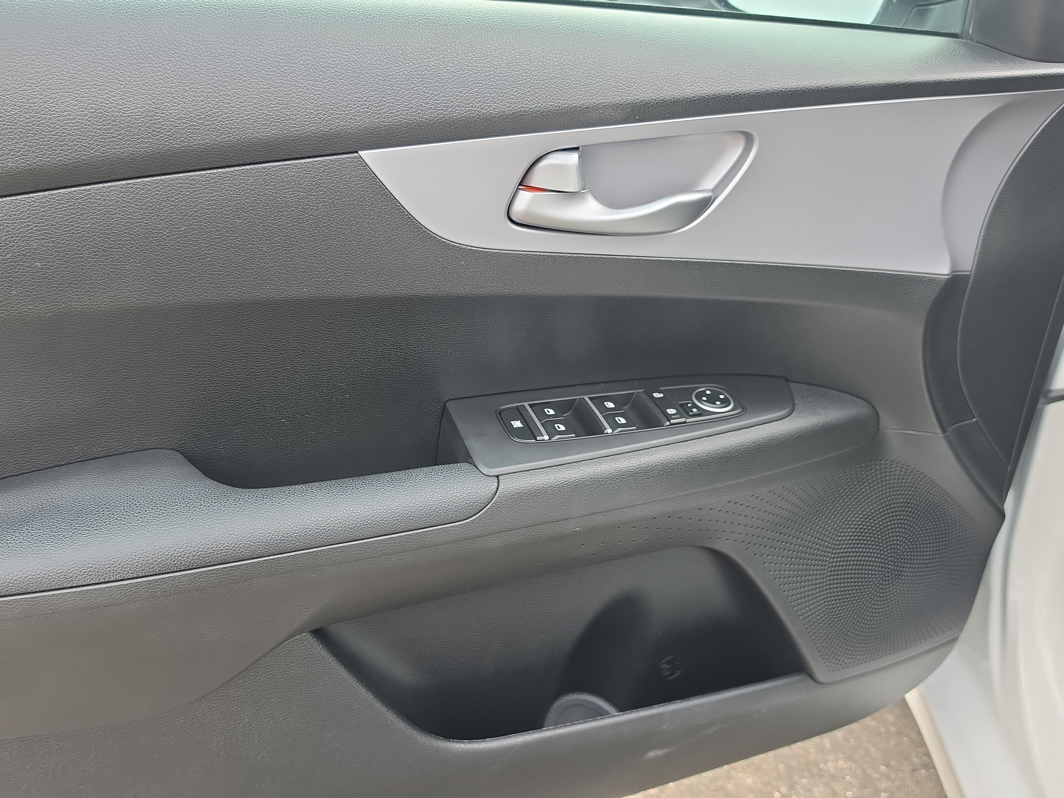 Certified 2023 Kia Forte LXS FWD image 17