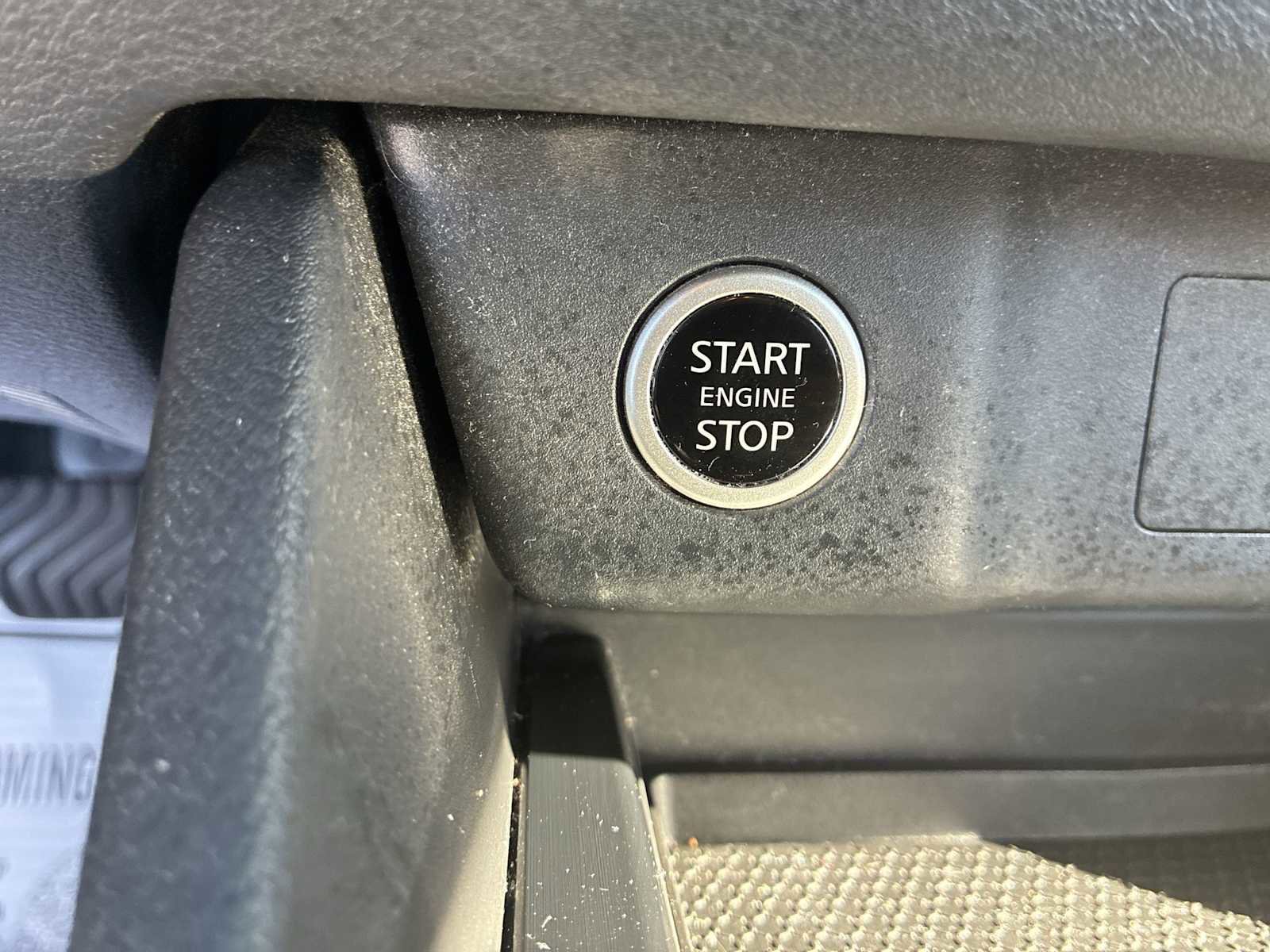 Used 2023 Nissan Rogue SV image 16