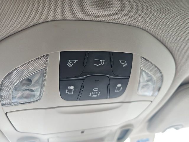 Used 2018 Chrysler Pacifica Limited w/ Advanced Safetytec Group FWD image 35