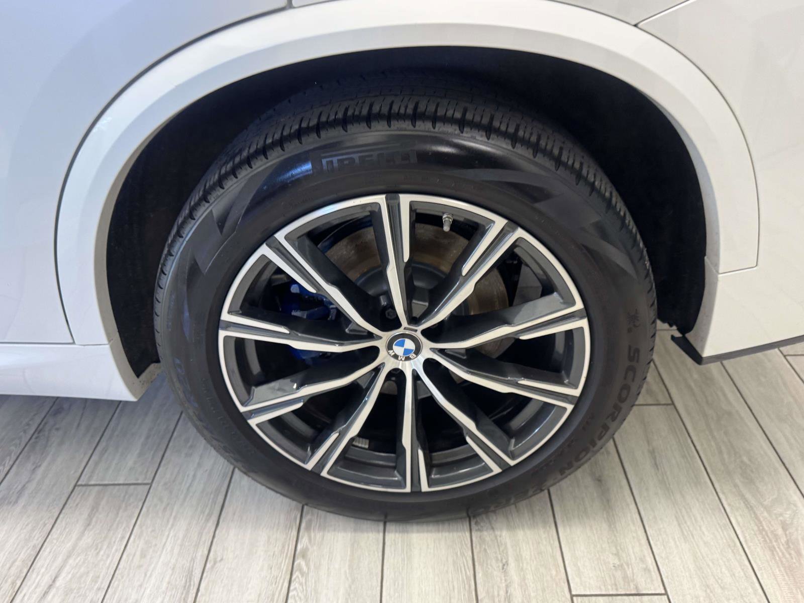 Used 2023 BMW X5 xDrive40i w/ M Sport Package AWD/4WD image 9
