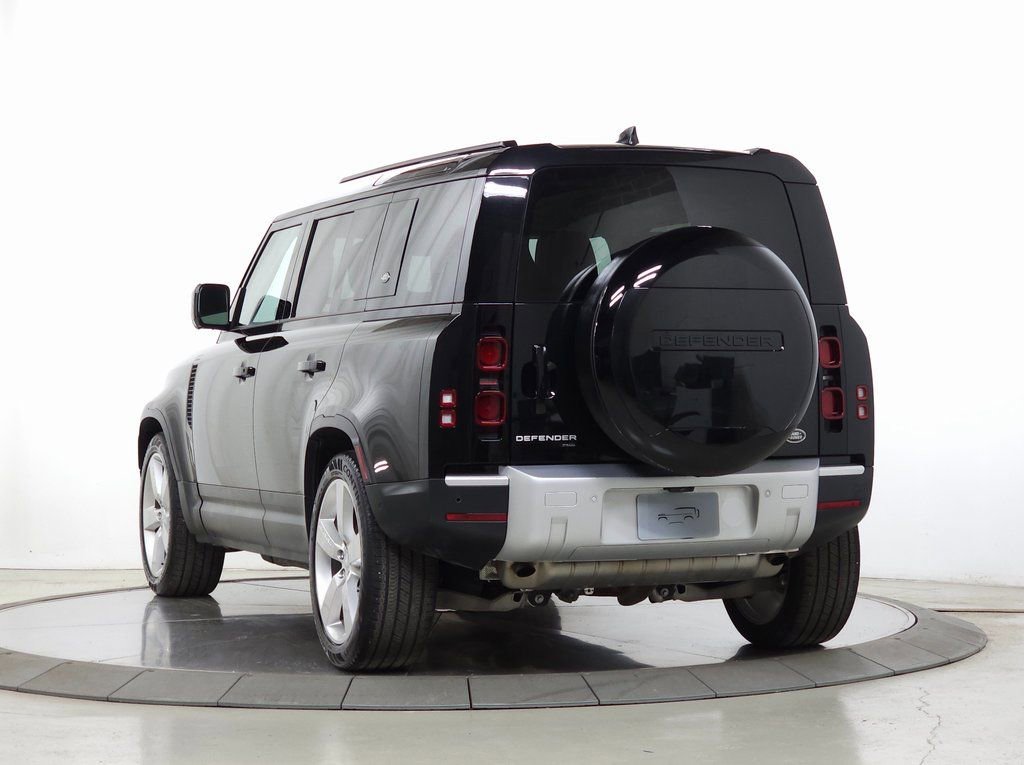 Used 2023 Land Rover Defender 110 SE image 3