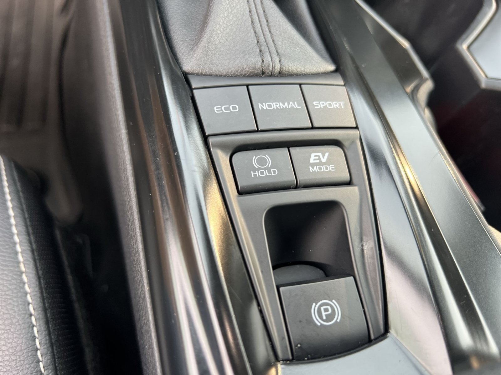 Used 2025 Toyota Camry SE AWD/4WD image 32