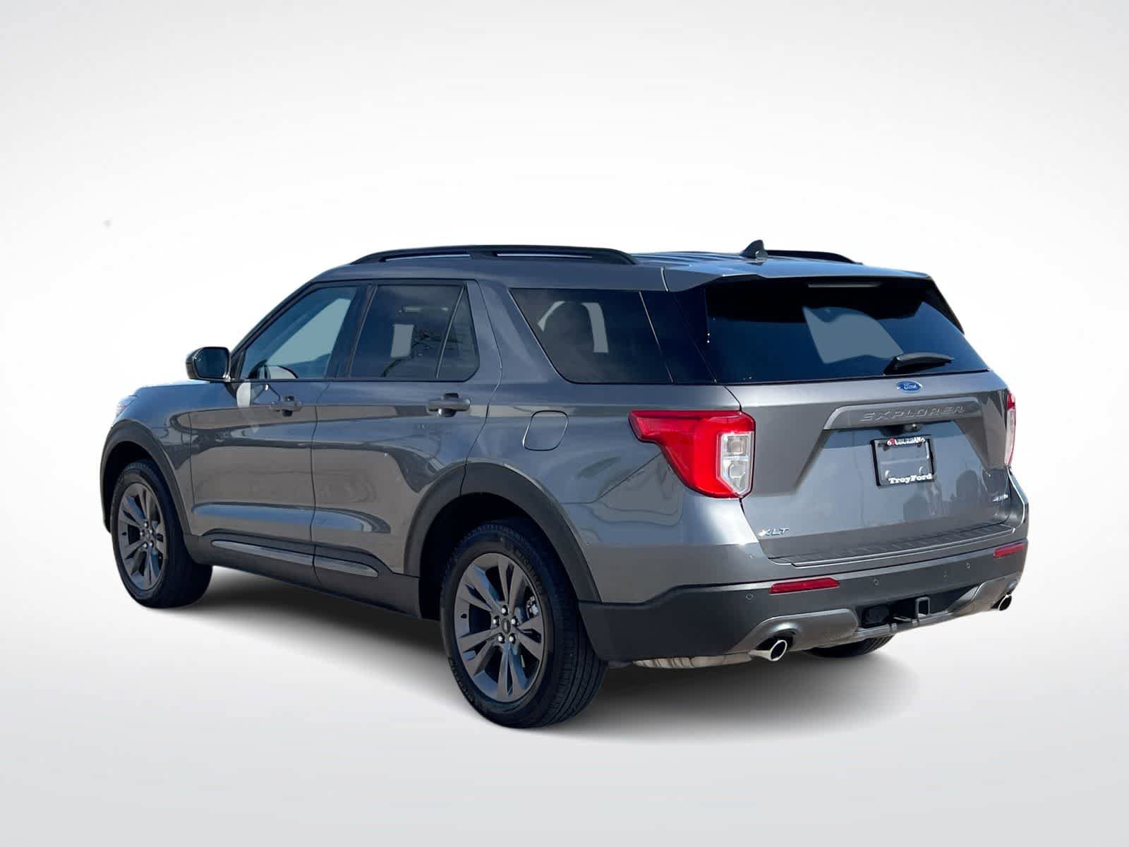 Used 2024 Ford Explorer XLT w/ Equipment Group 202A AWD/4WD image 6