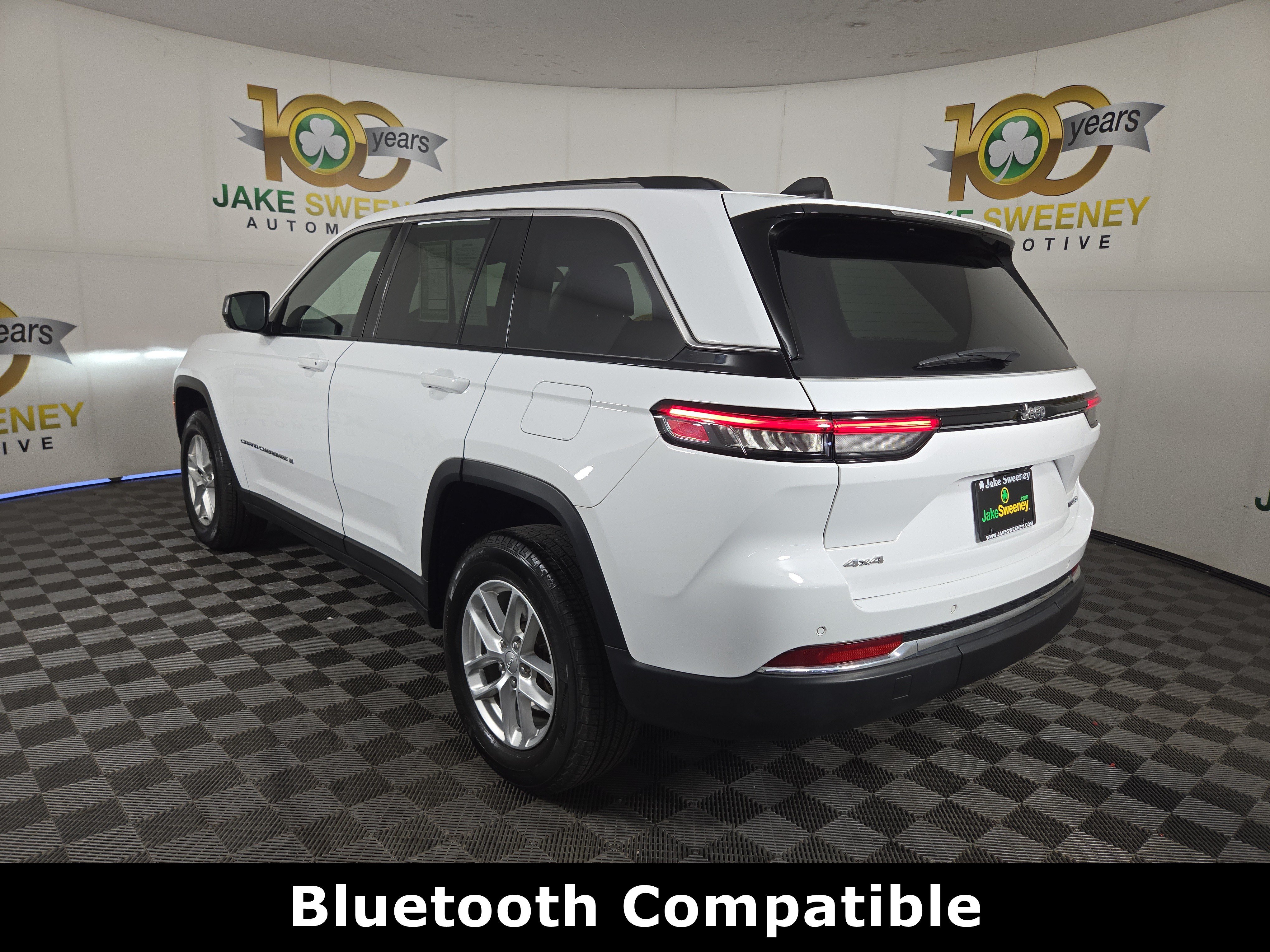 Used 2023 Jeep Grand Cherokee Laredo w/ Luxury Tech Group I AWD/4WD image 6