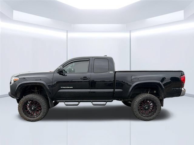 Used 2021 Toyota Tacoma SR5 w/ SR5 Appearance Package (SM) AWD/4WD image 2