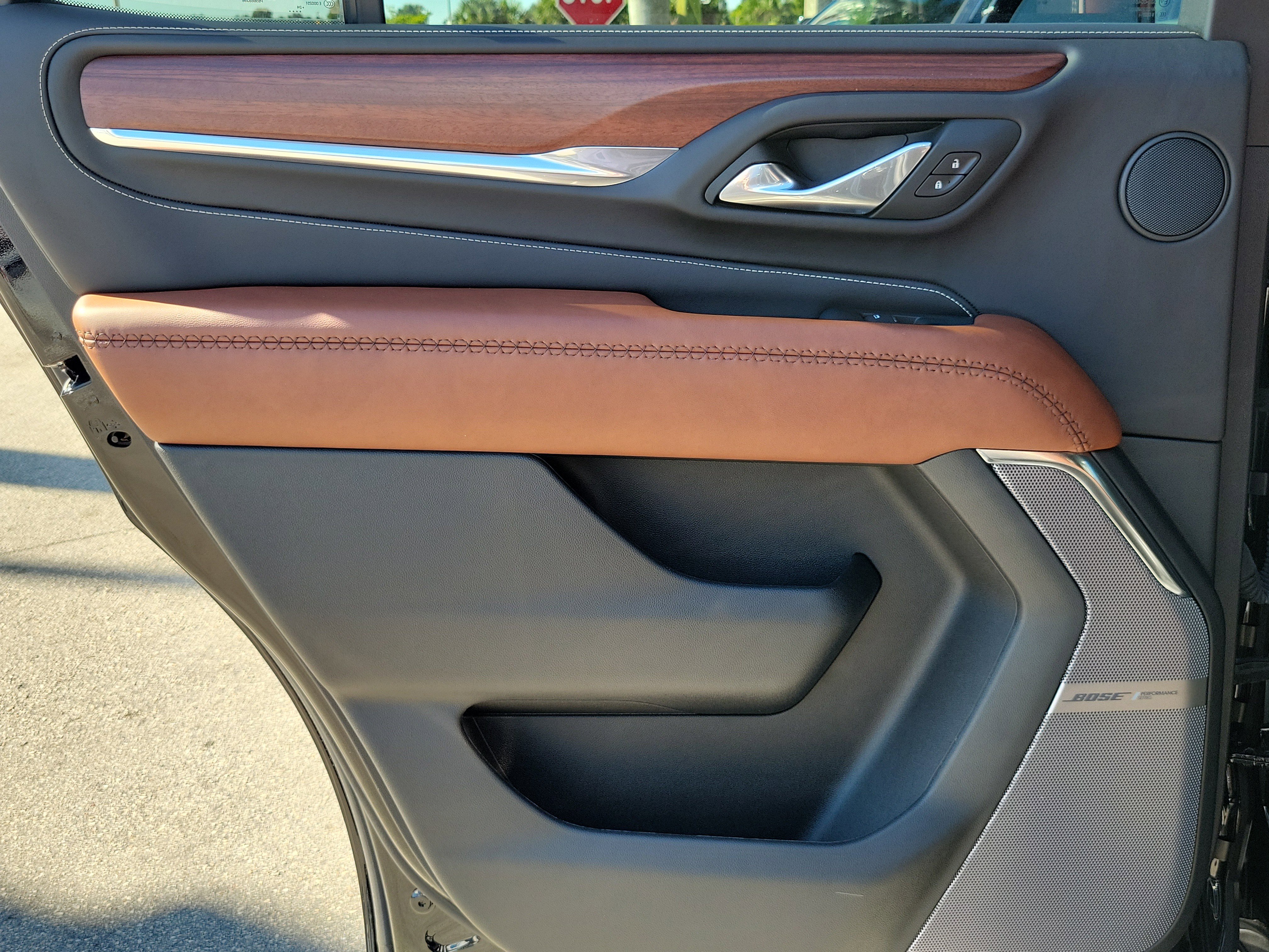 Used 2024 GMC Yukon Denali Ultimate image 32