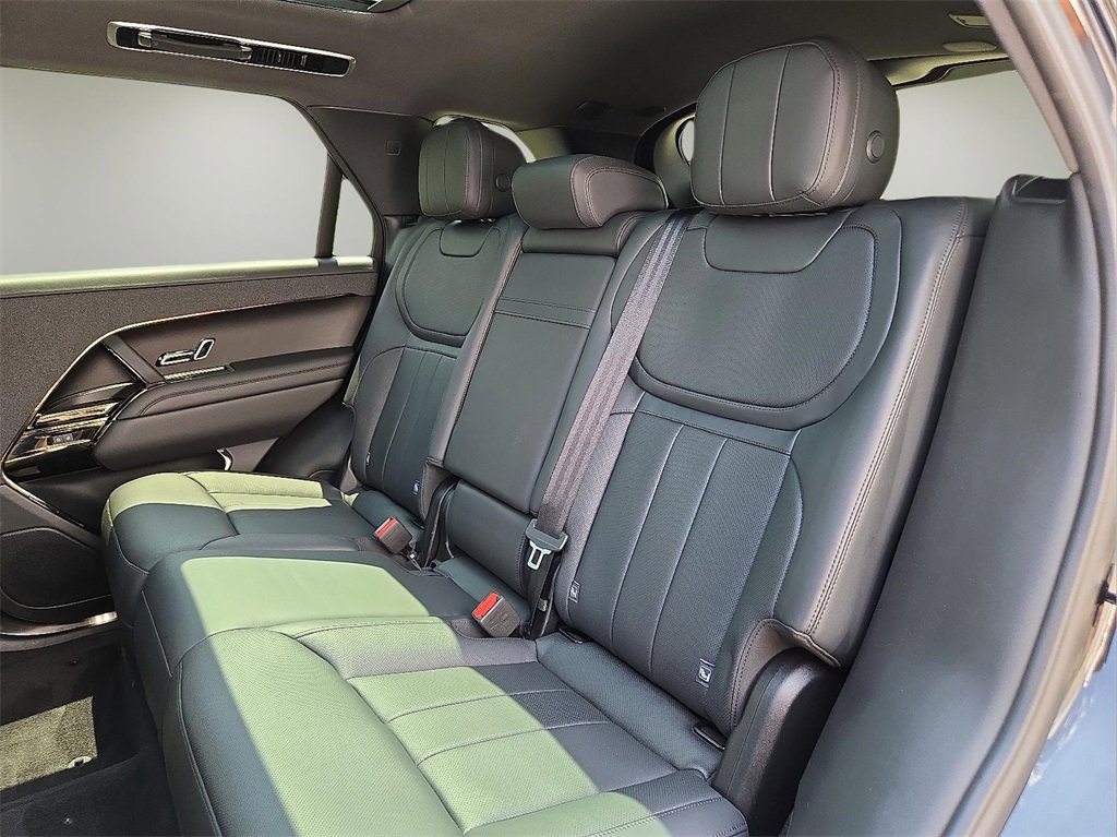 Used 2024 Land Rover Range Rover Sport SE image 12