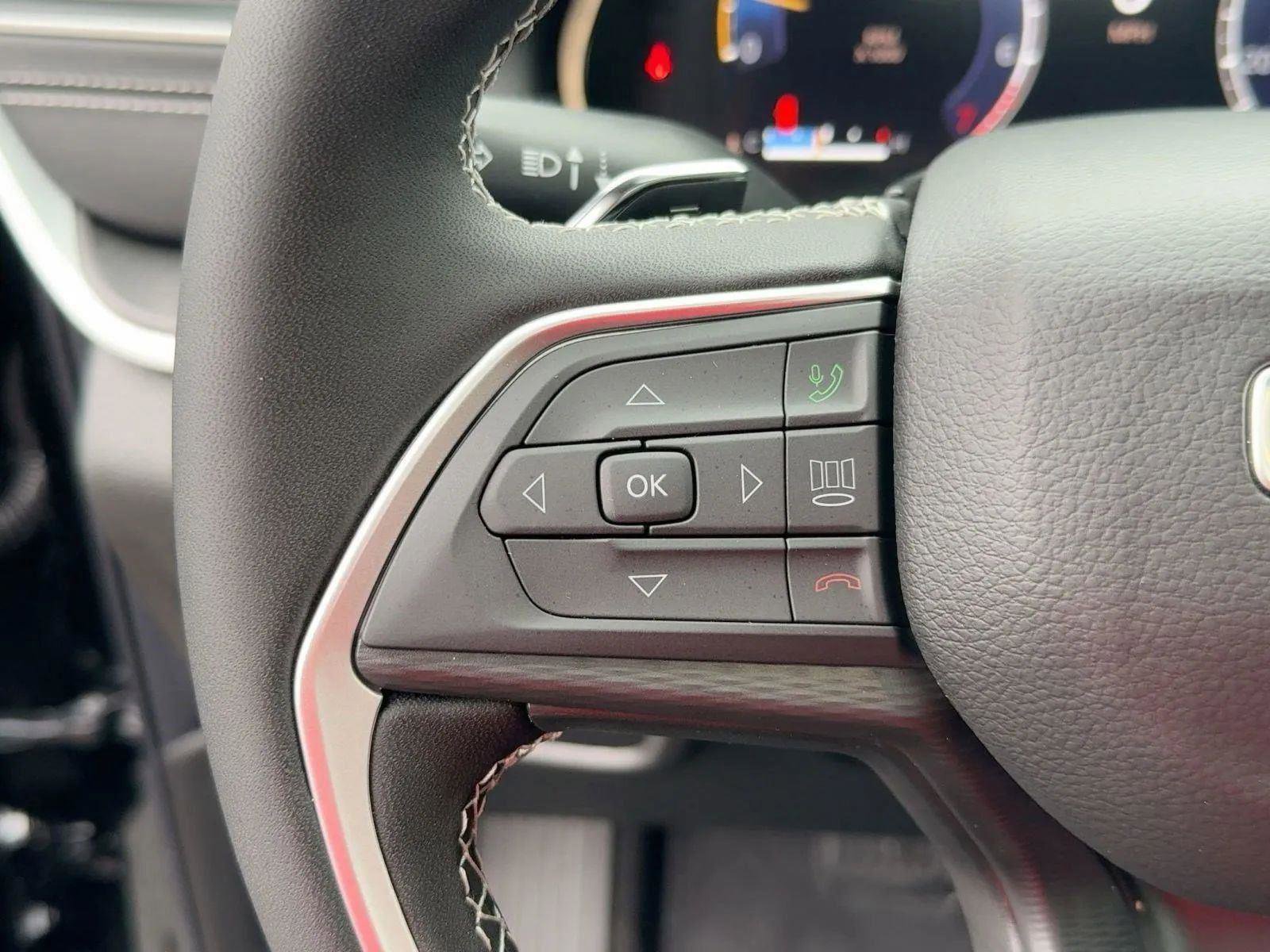 New 2025 Jeep Grand Cherokee L Laredo image 16