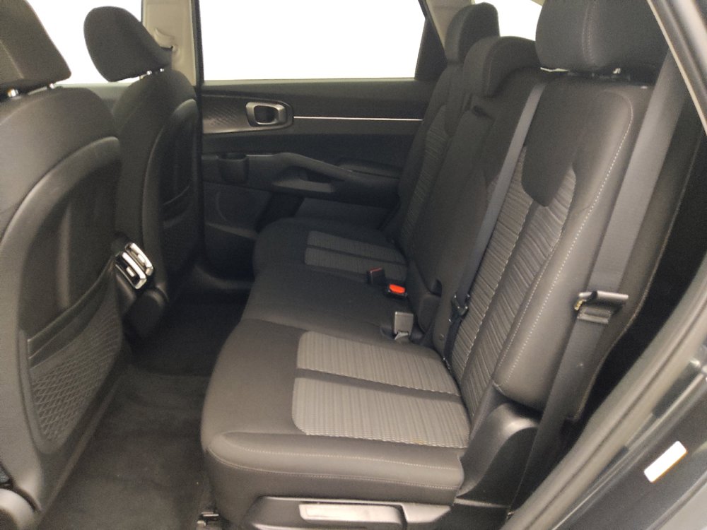 Used 2023 Kia Sorento LX FWD image 18