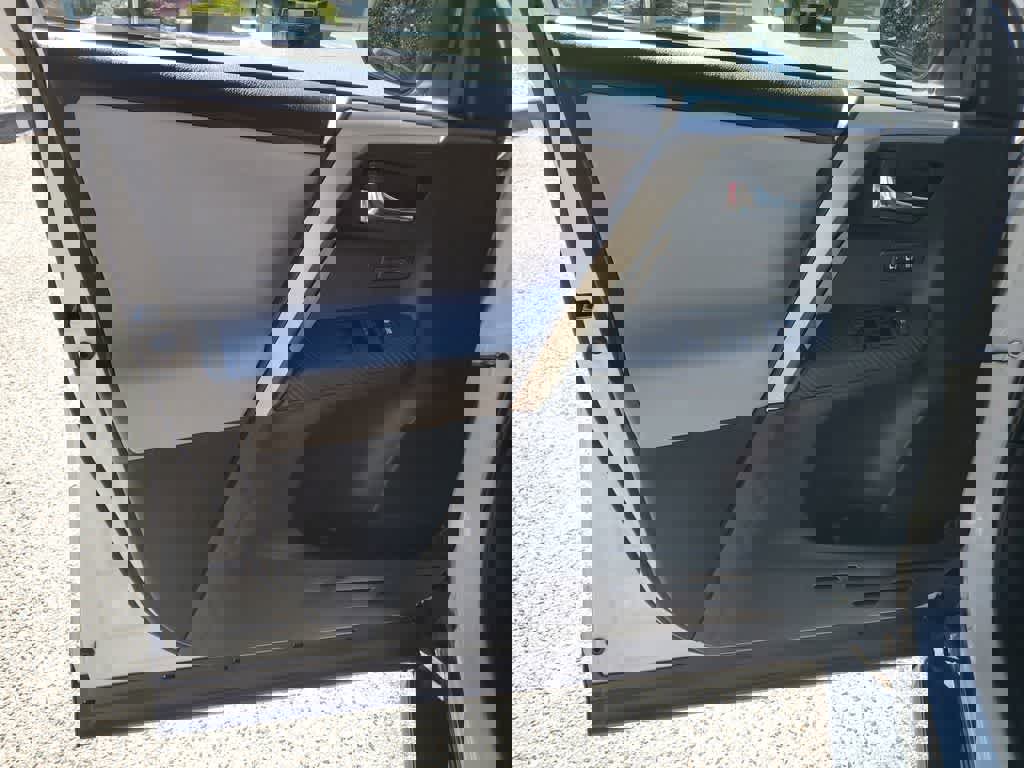 Used 2015 Toyota RAV4 Limited w/ Technology Package image 16