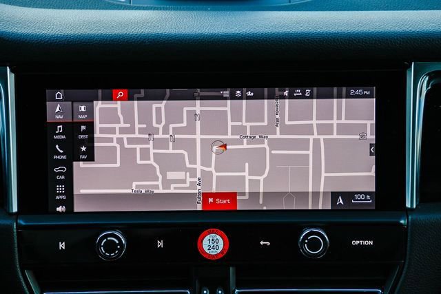 Used 2023 Porsche Macan image 12