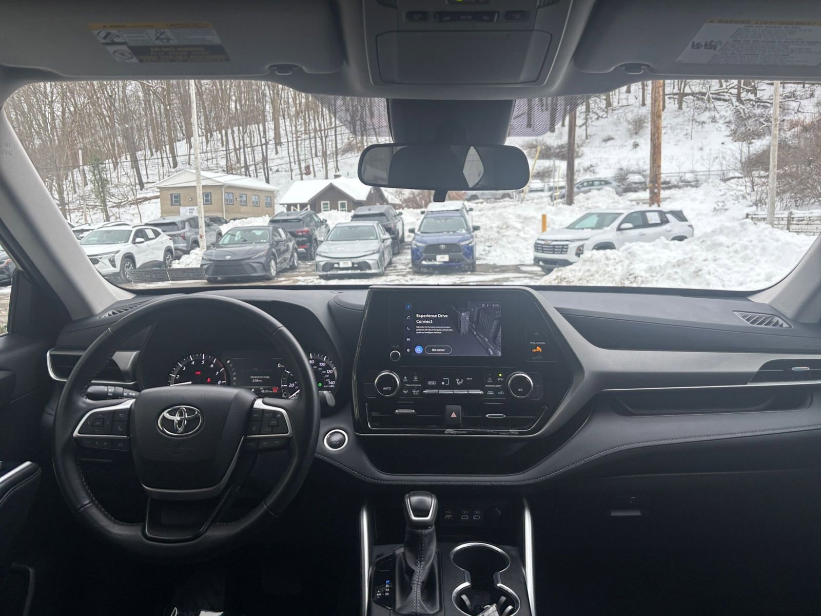 Used 2025 Toyota Highlander LE image 35