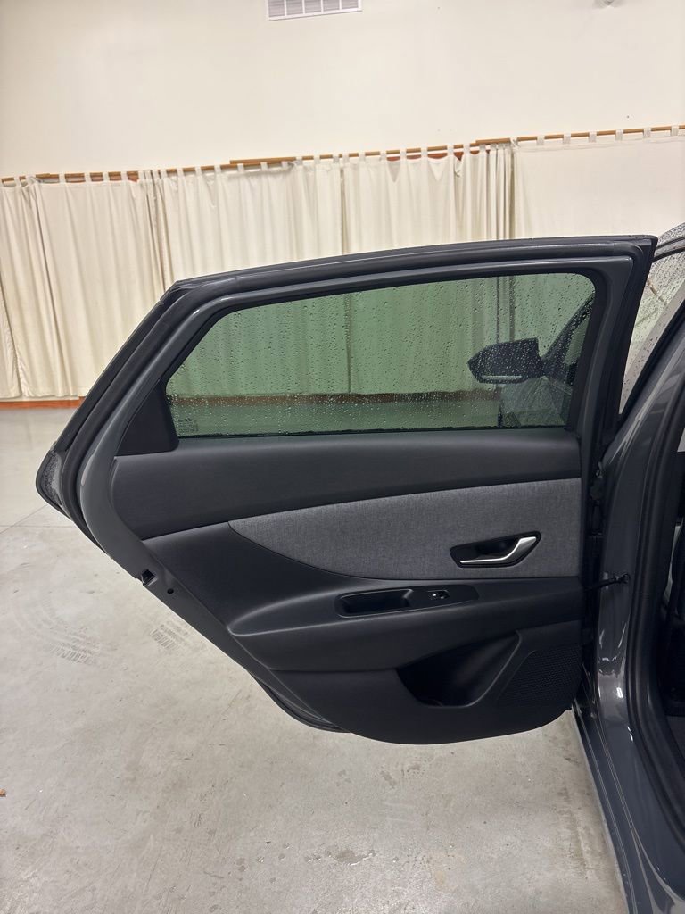 Used 2025 Hyundai Elantra Limited image 23