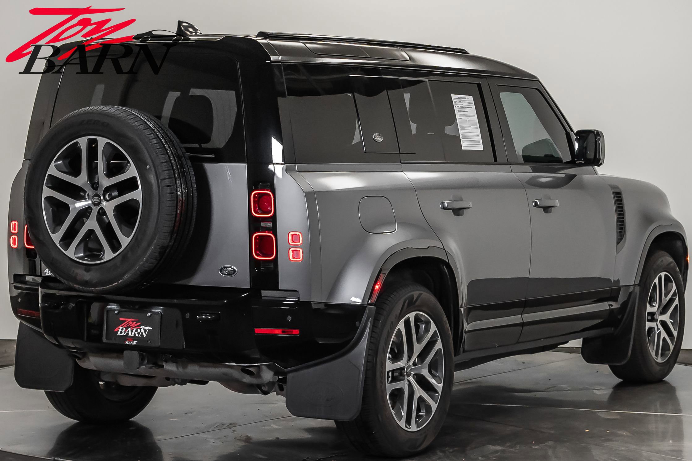 Used 2023 Land Rover Defender 110 X-Dynamic SE image 5