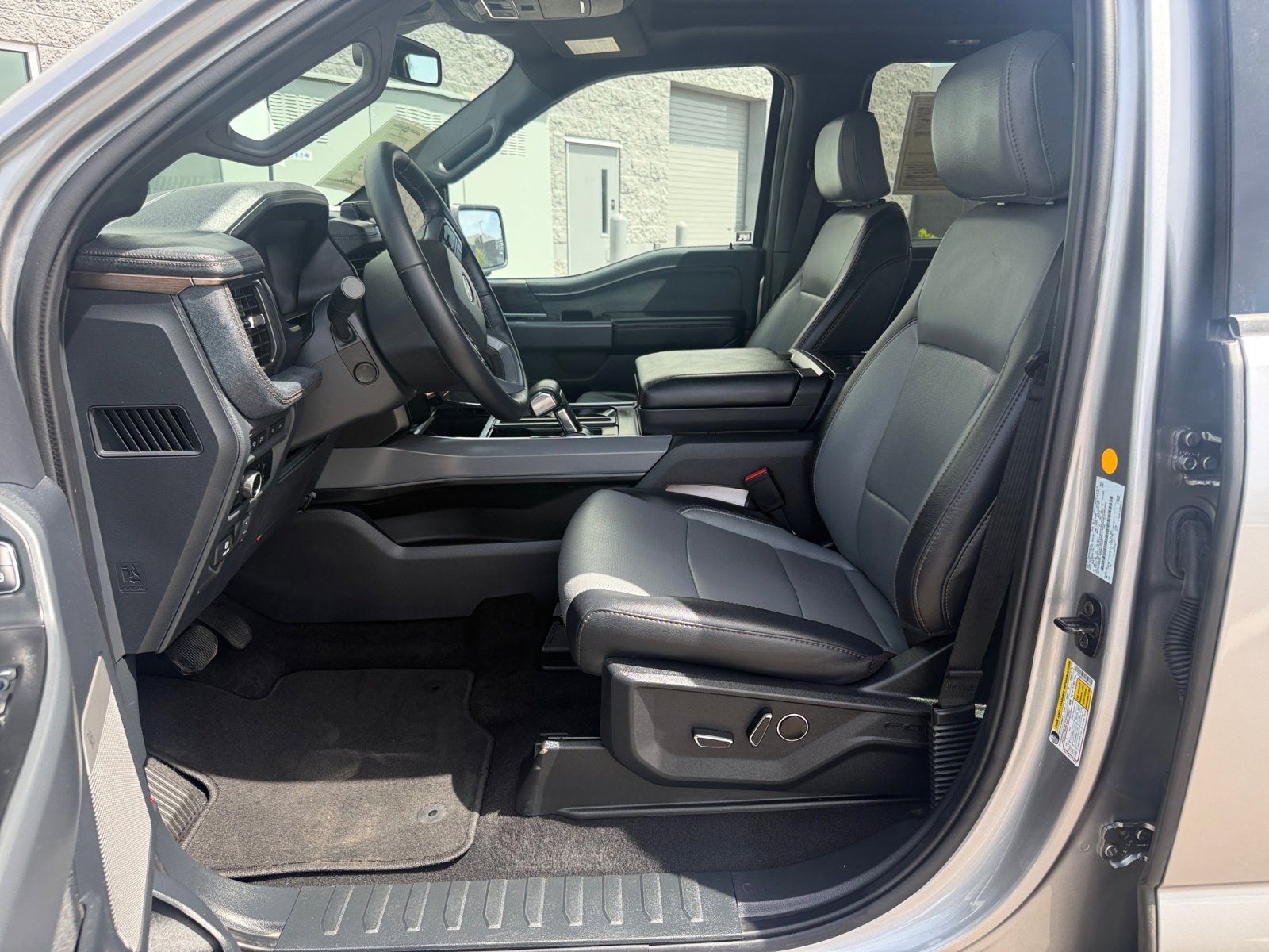 Used 2024 Ford F150 Lightning Lariat image 12