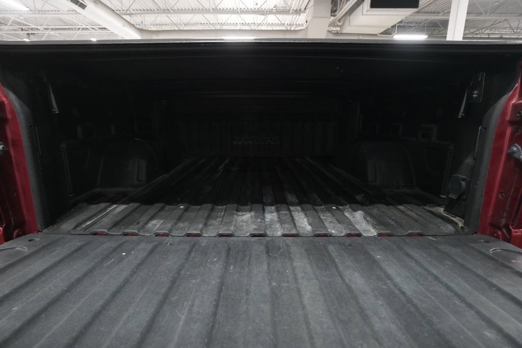 Used 2019 Chevrolet Silverado 1500 High Country w/ Technology Package AWD/4WD image 10