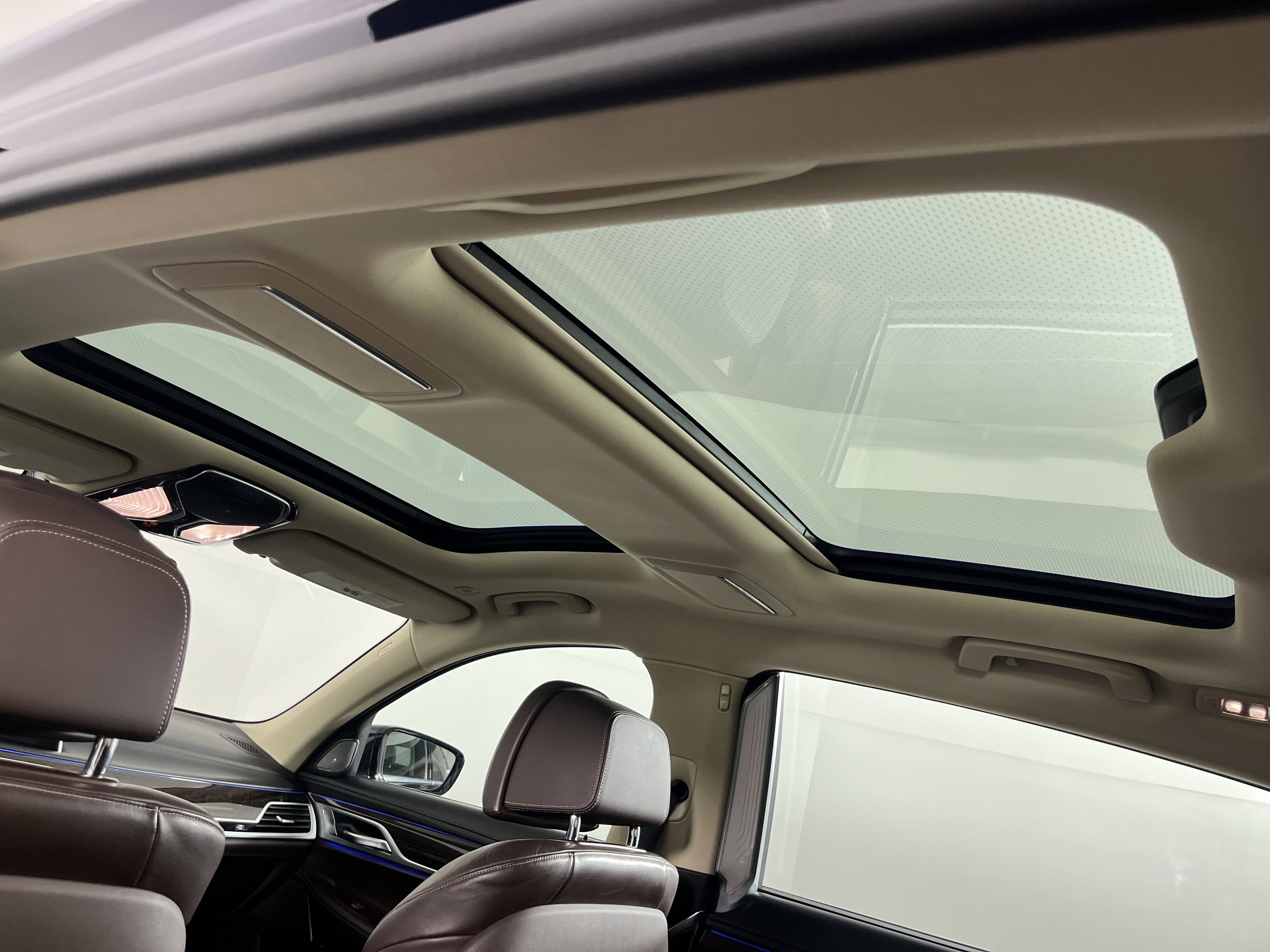 Used 2020 BMW 740i xDrive w/ Premium Package image 17