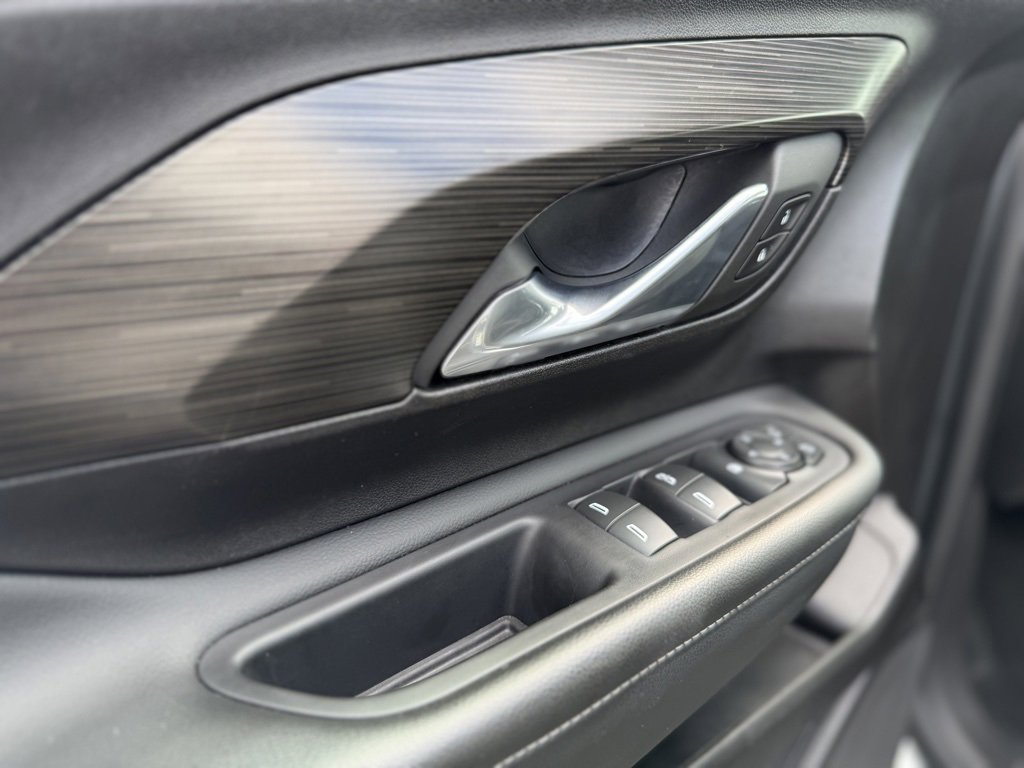 Used 2024 GMC Terrain SLE image 30