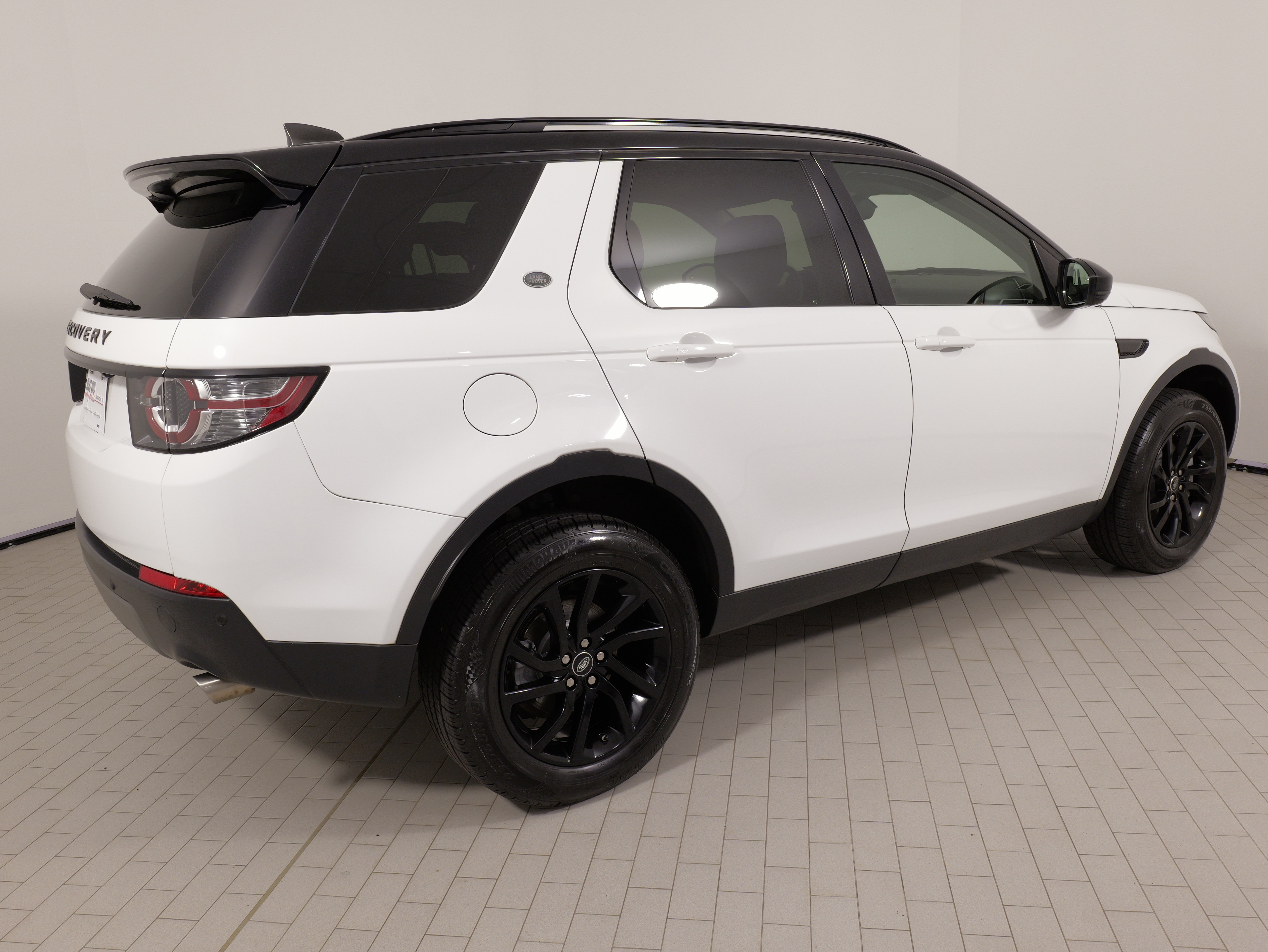 Used 2018 Land Rover Discovery Sport HSE AWD/4WD image 9