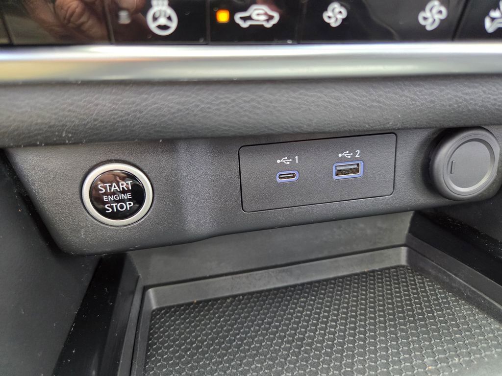 Used 2022 Nissan Rogue SV w/ SV Premium Package image 38