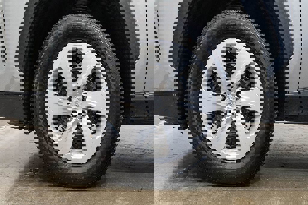 Used 2024 Toyota RAV4 LE AWD/4WD image 11