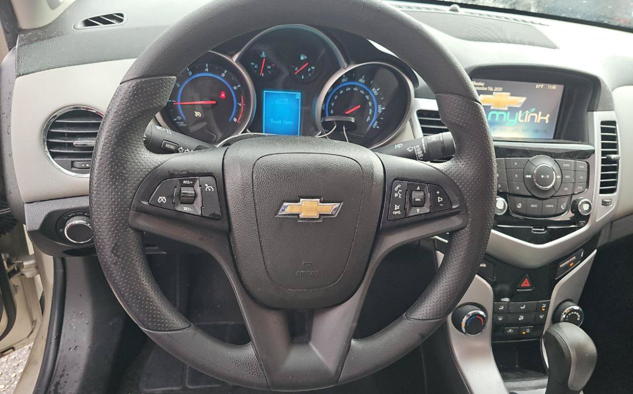 Used 2015 Chevrolet Cruze LT FWD image 9