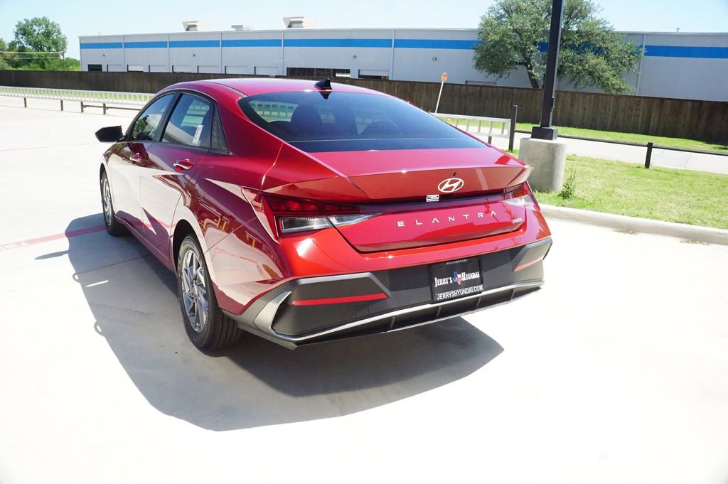 New 2025 Hyundai Elantra Blue image 7