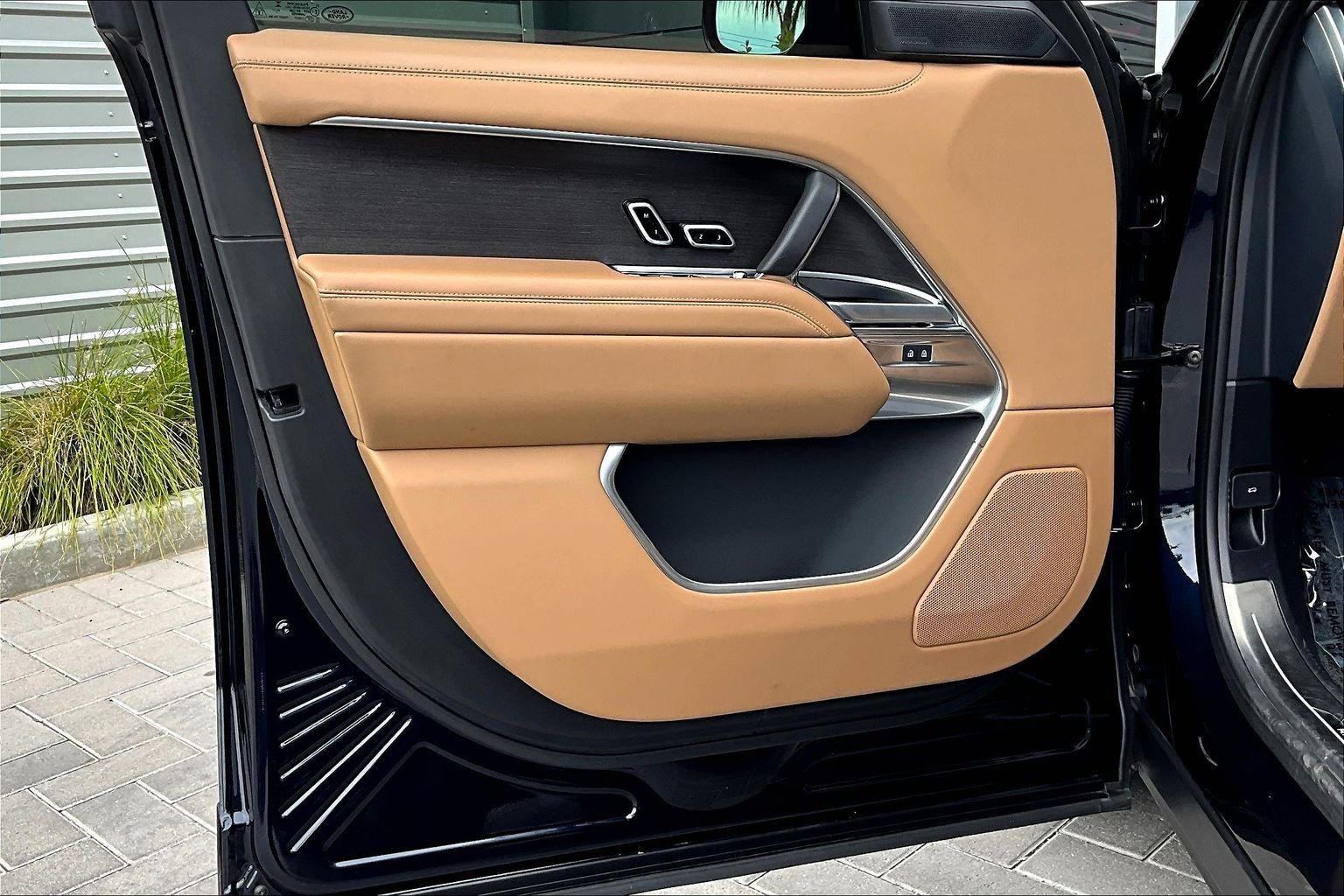 Certified 2025 Land Rover Range Rover SE AWD/4WD image 22