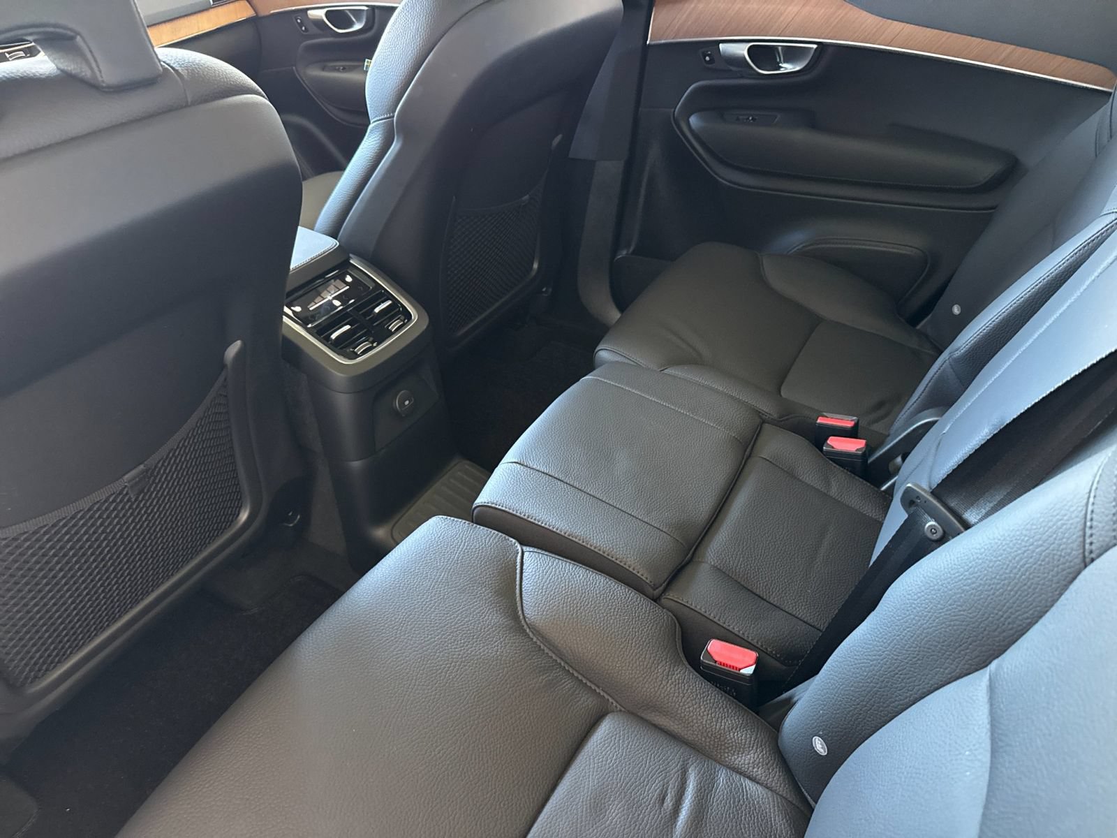 Certified 2024 Volvo XC90 T8 Plus AWD/4WD image 6
