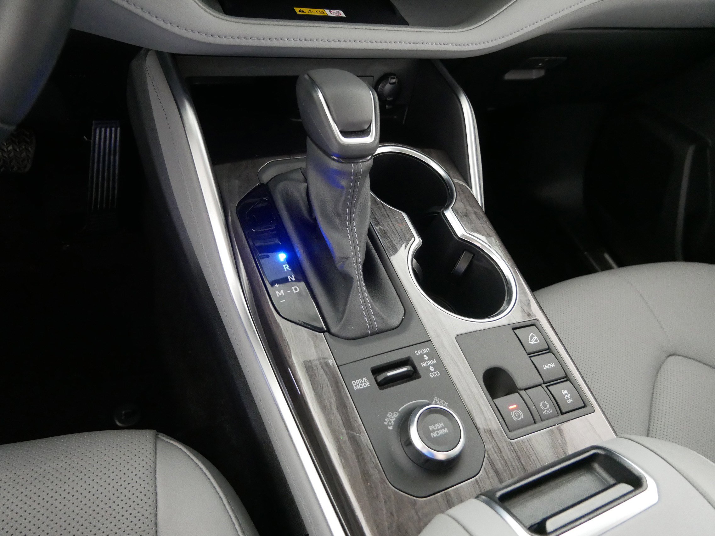 Used 2025 Toyota Highlander Limited image 24