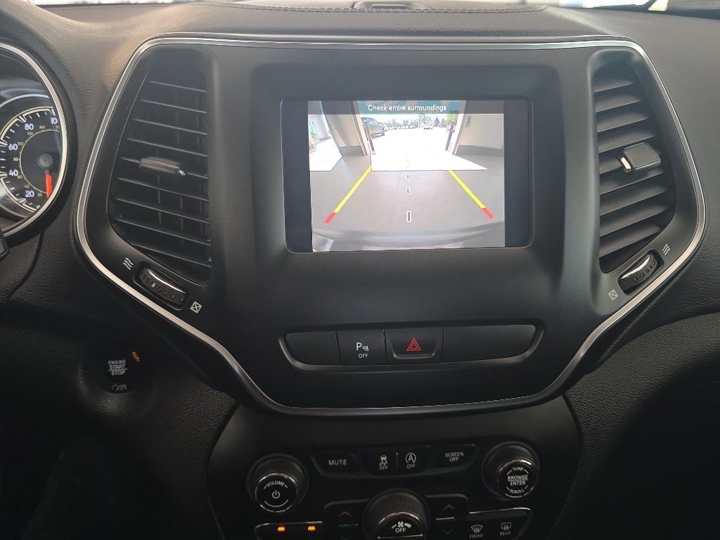 Used 2019 Jeep Cherokee Latitude Plus w/ Comfort/Convenience Group AWD/4WD image 13