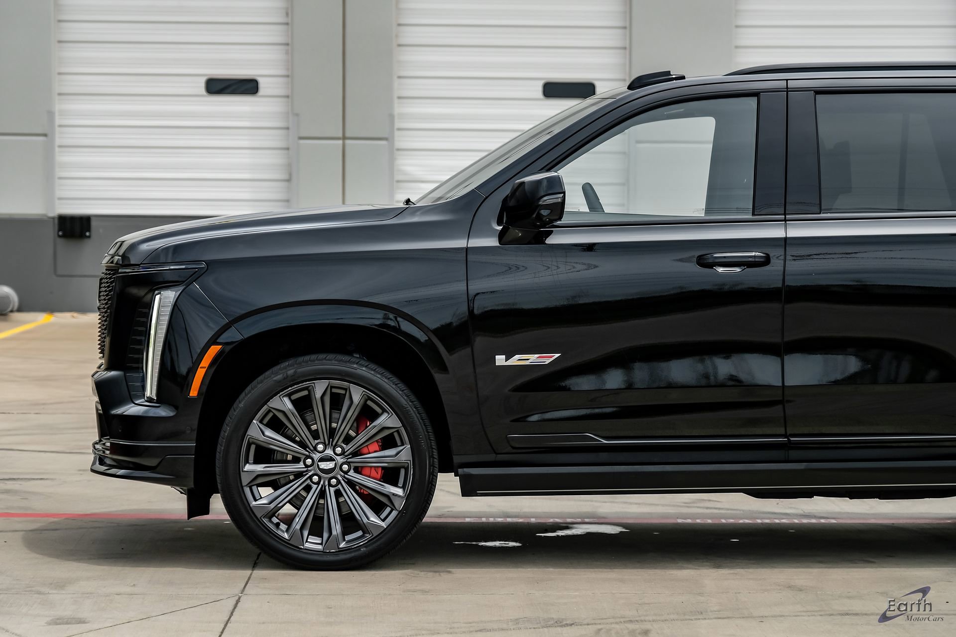 Used 2025 Cadillac Escalade V AWD/4WD image 8