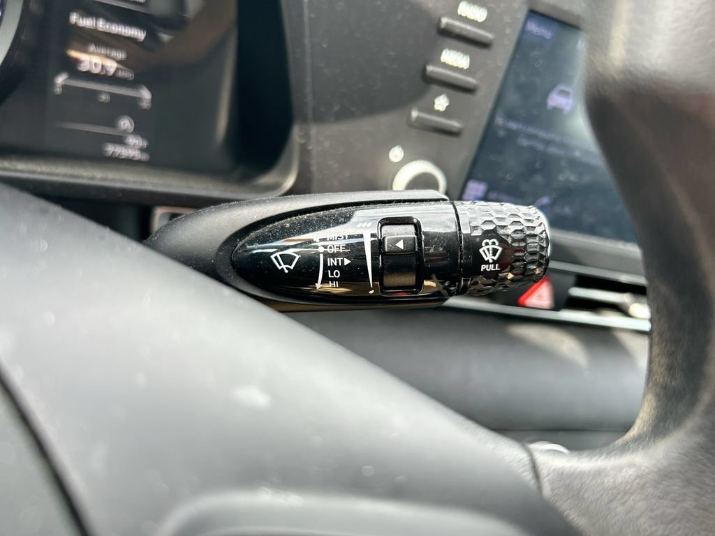 Used 2021 Hyundai Elantra SE FWD image 17