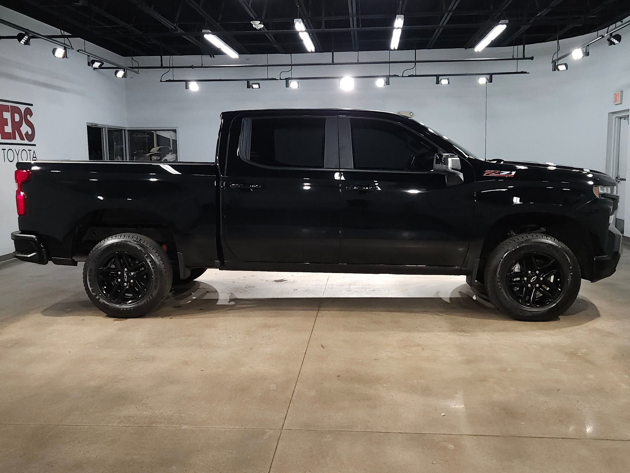 Used 2021 Chevrolet Silverado 1500 LT Trail Boss w/ Convenience Package II image 8
