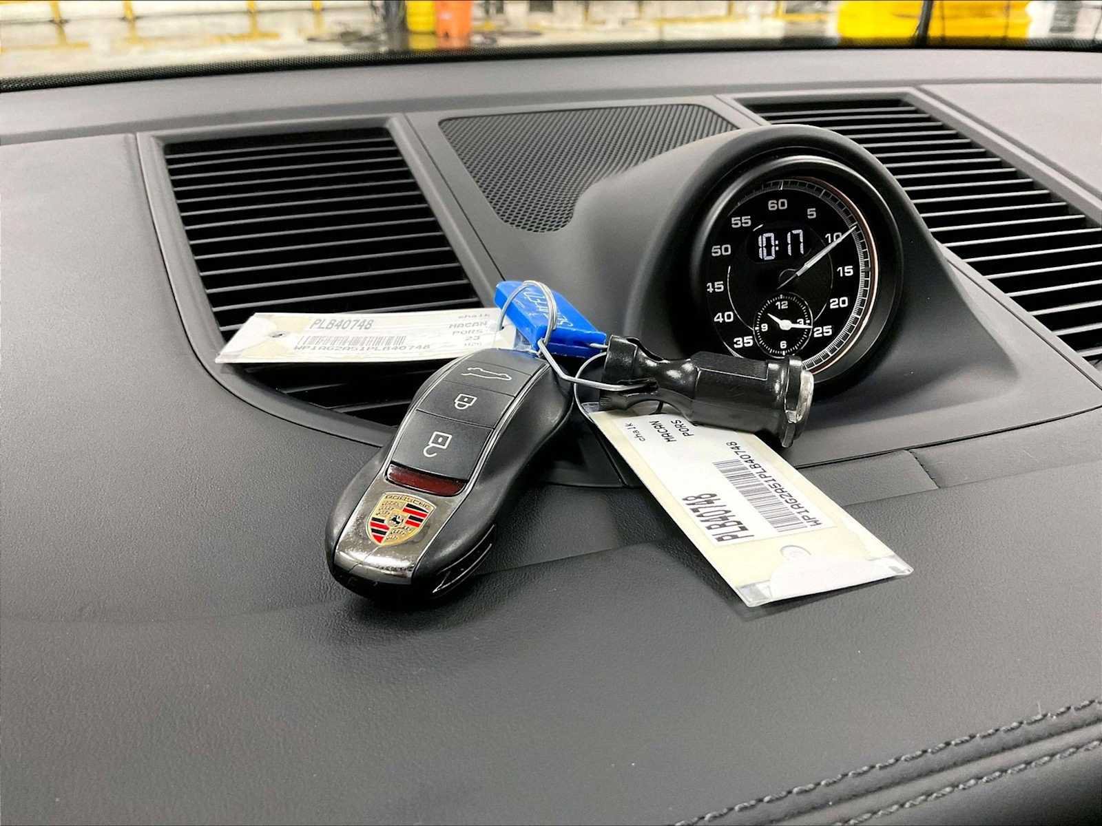 Certified 2023 Porsche Macan S AWD/4WD image 21