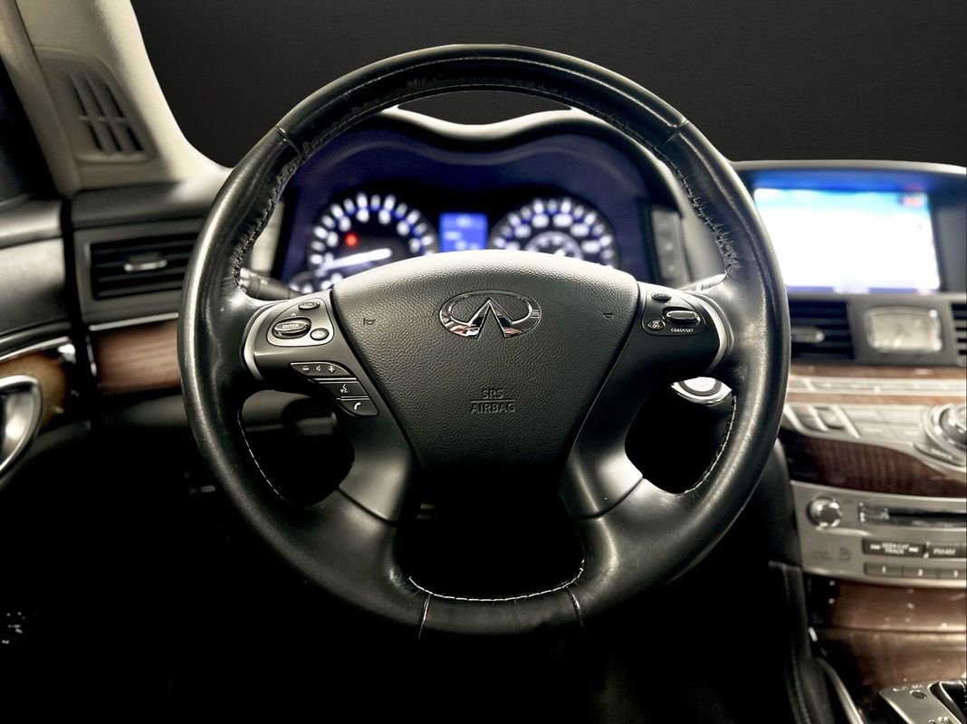 Used 2017 INFINITI Q70 L 3.7 w/ Deluxe Touring Package image 28