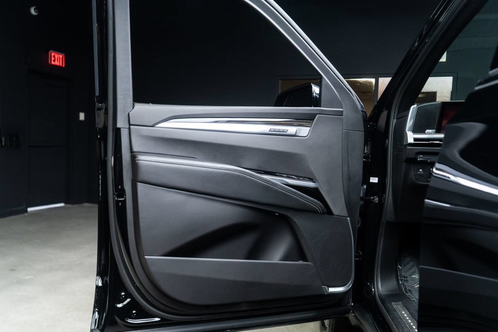 Used 2025 Cadillac Escalade ESV Premium Luxury RWD image 19