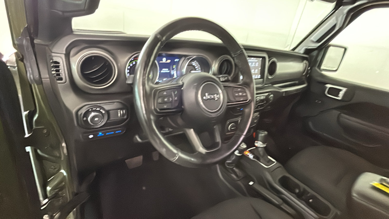 Used 2023 Jeep Wrangler Unlimited w/ Cold Weather Group AWD/4WD image 15