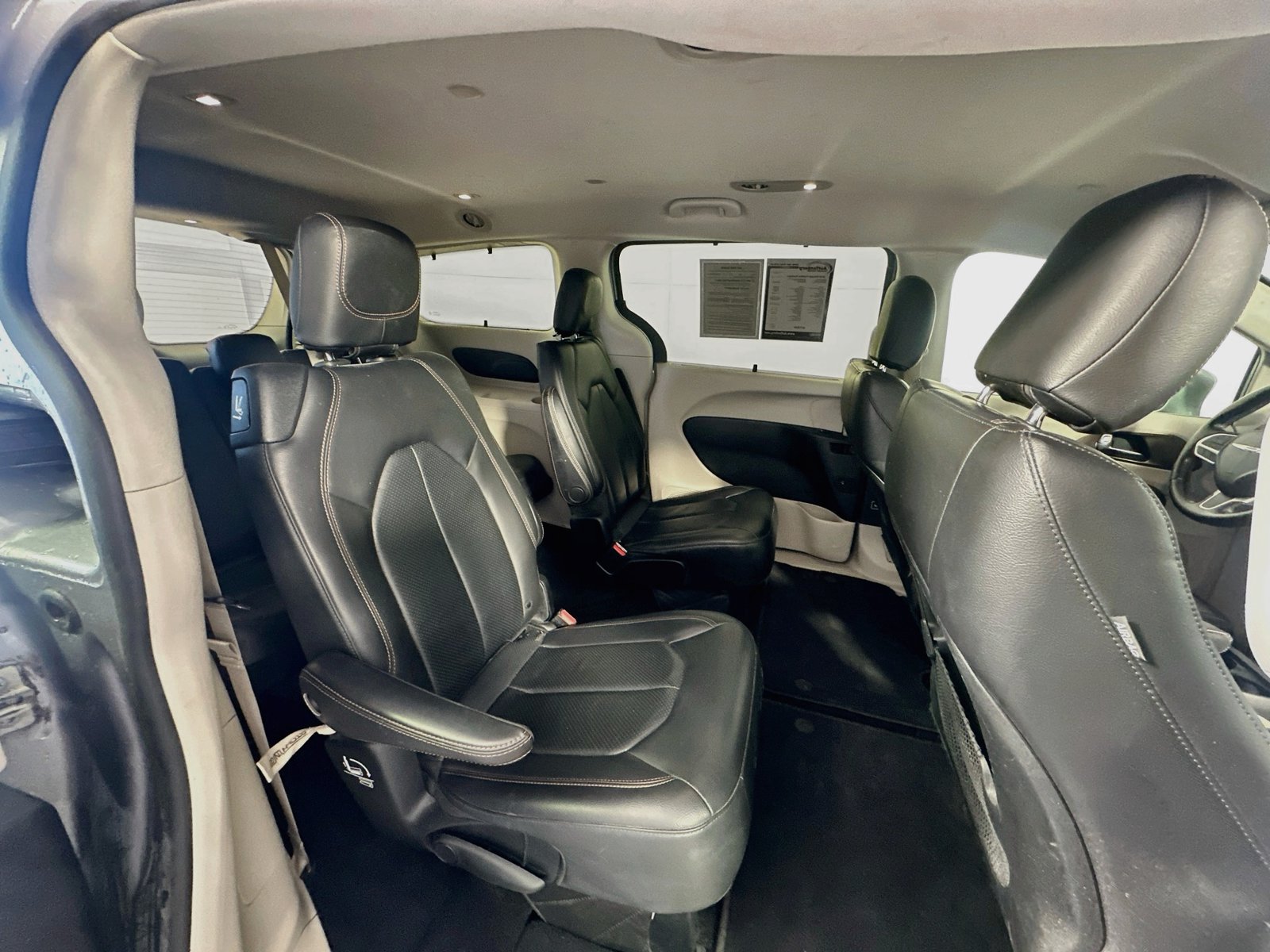 Used 2019 Chrysler Pacifica Touring-L FWD image 26