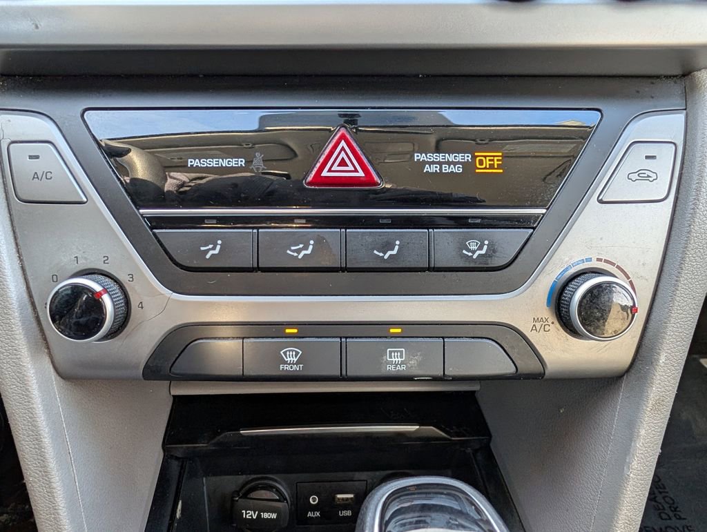 Used 2017 Hyundai Elantra SE image 23