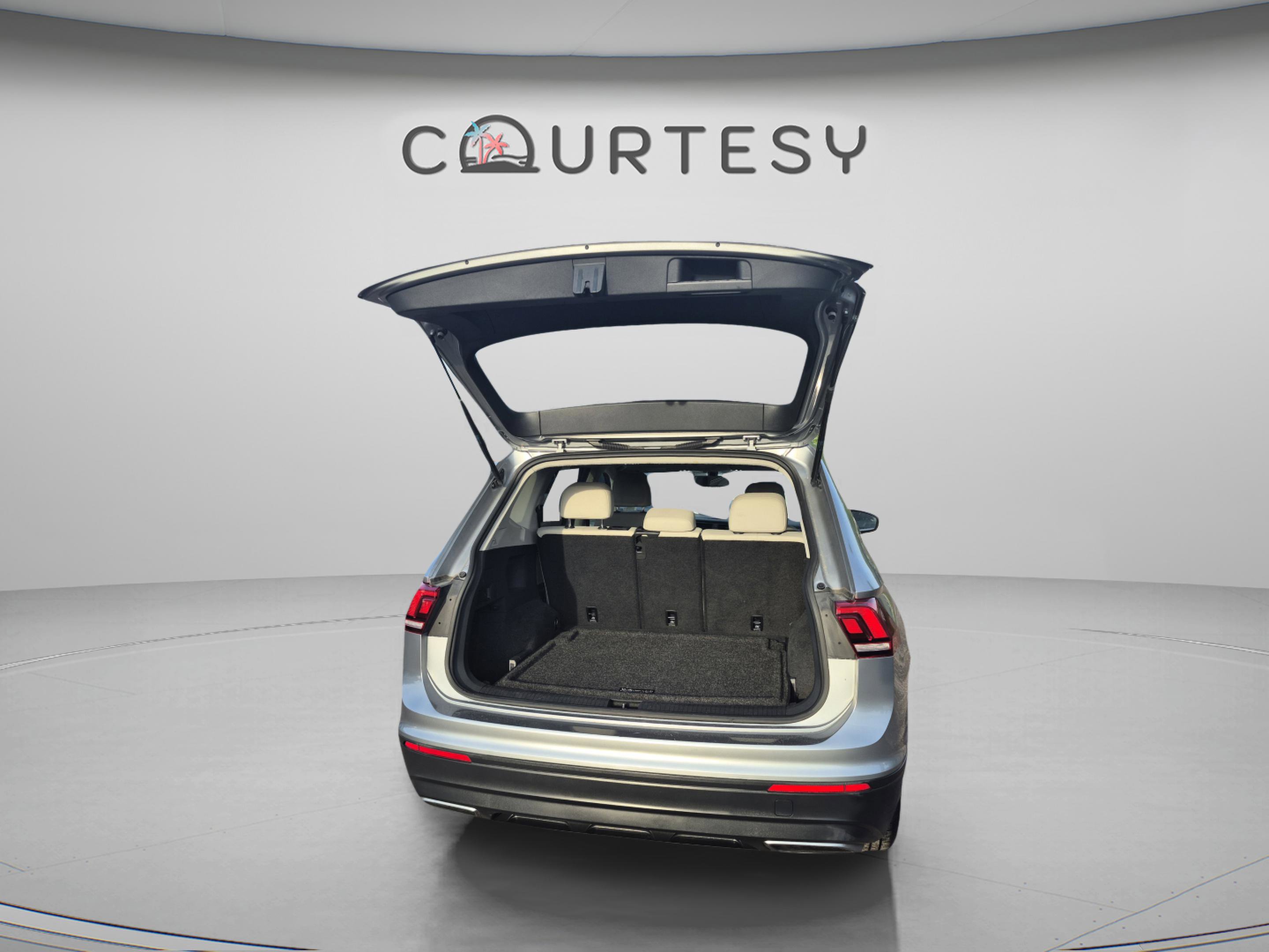 Used 2019 Volkswagen Tiguan SE AWD/4WD image 11