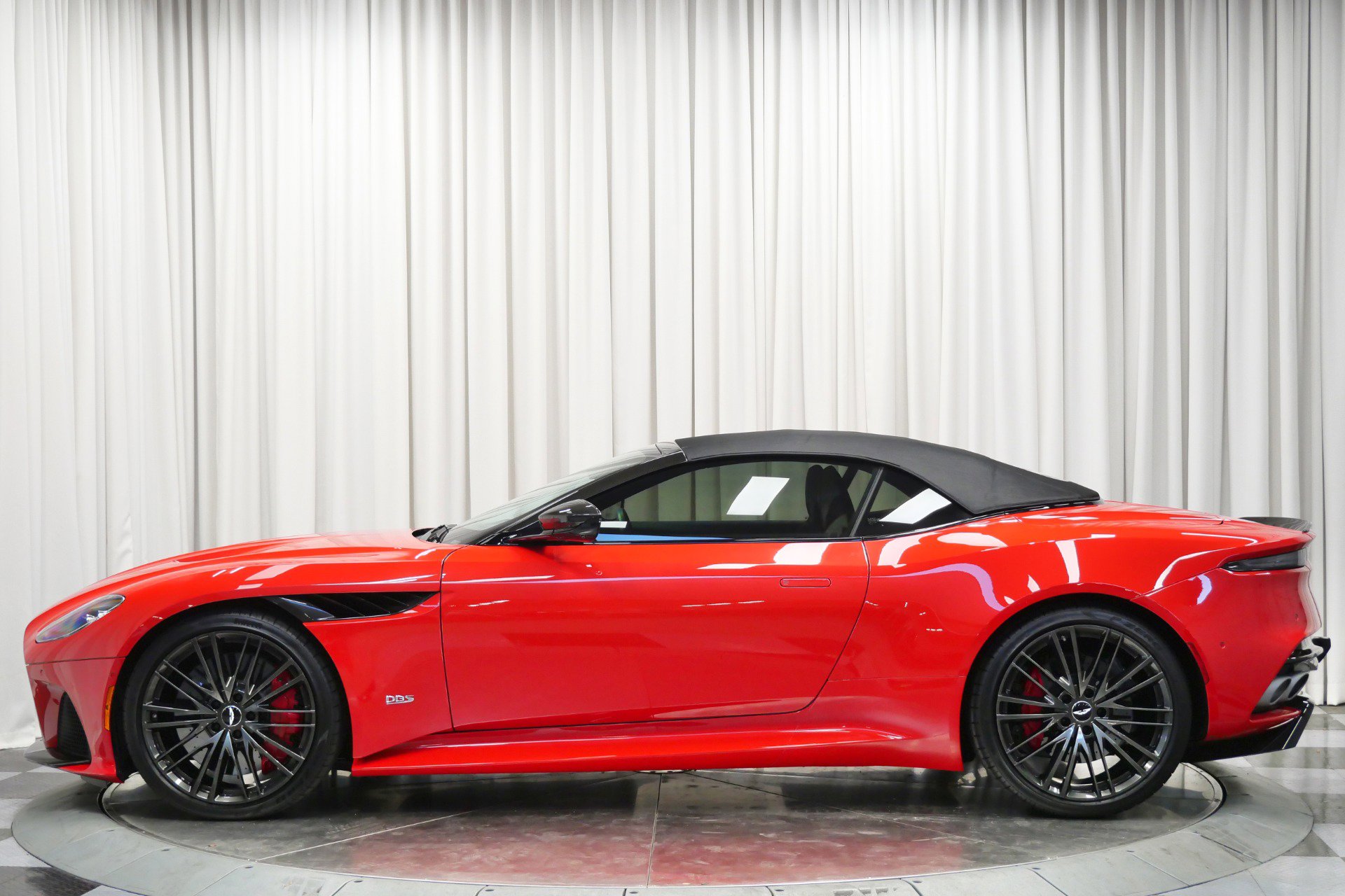 Used 2023 Aston Martin DBS Superleggera Volante image 6